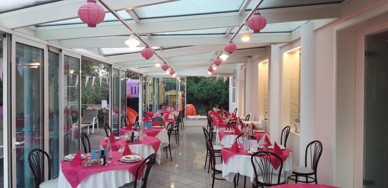Hotel Felix Rimini Kültér fotó